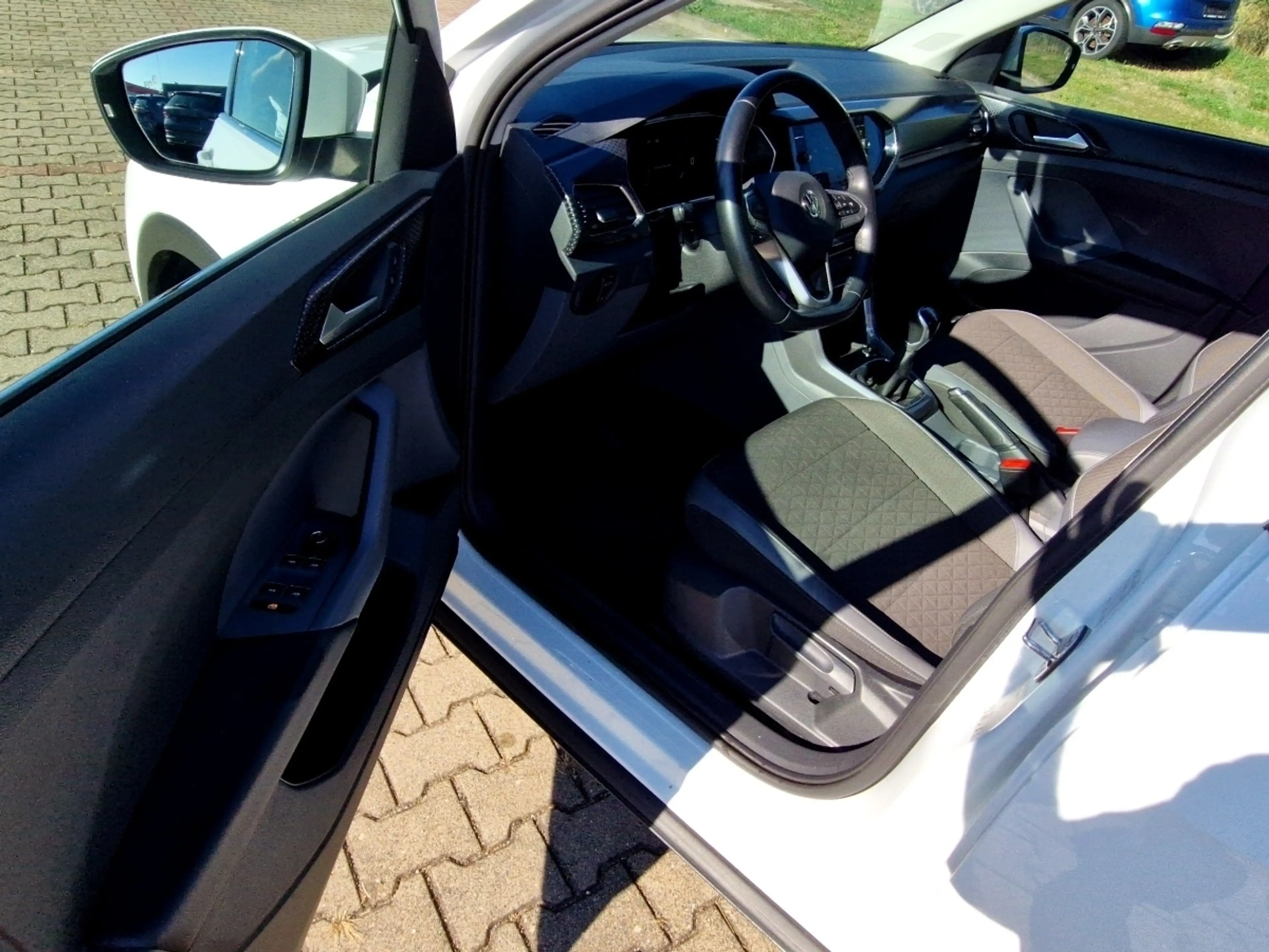 Volkswagen T-Cross 1.0 Style LED Navi Sitzhzg Klimaautomatik — photo 8