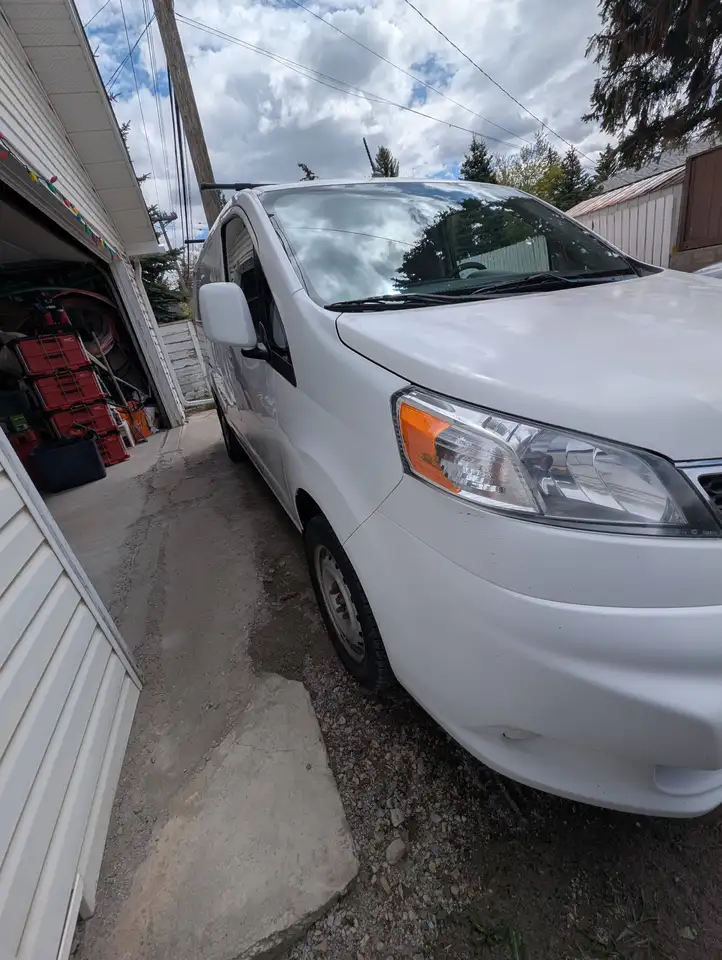 Nissan NV200 снимка Nissan NV200