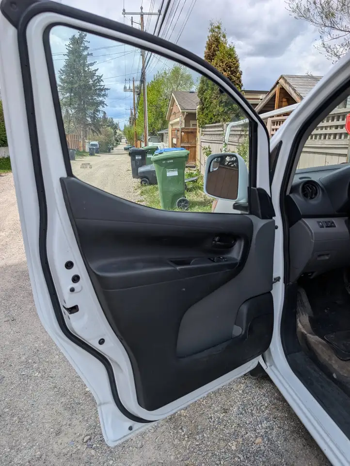 Nissan NV200 снимка Nissan NV200