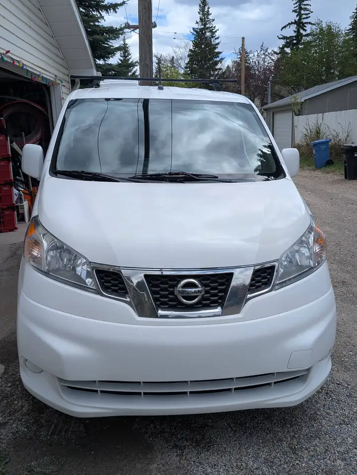 Nissan NV200 снимка Nissan NV200