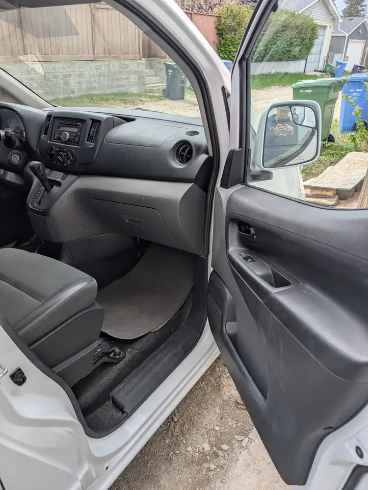 Nissan NV200 снимка Nissan NV200