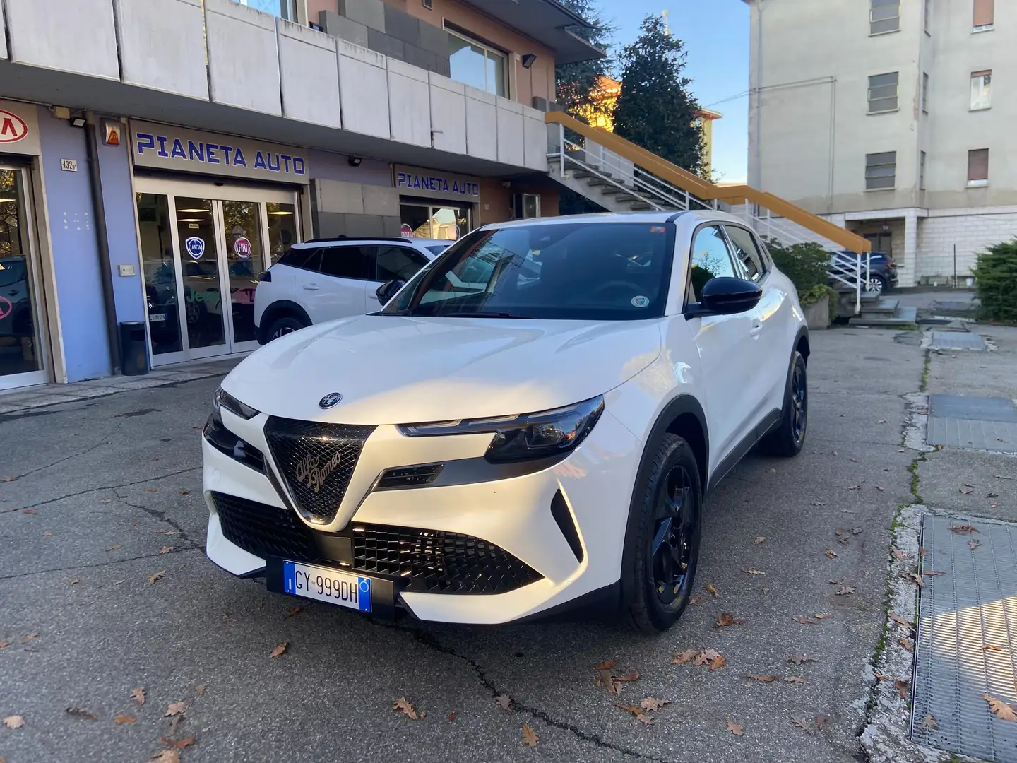 Alfa Romeo Junior JUNIOR 1.2 HYBRID 145cv edct6 - IMM. 01/2025 Blanc - 2