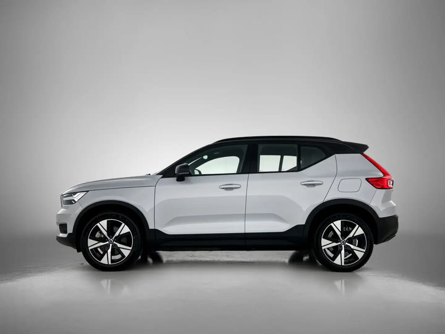 Volvo XC40 Recharge Plus Grijs - 2