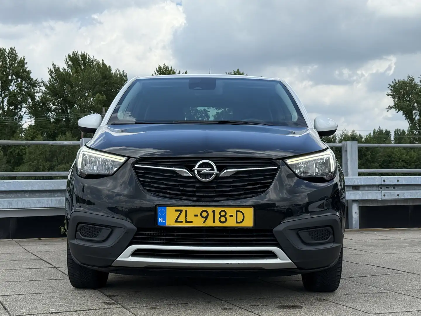 Opel Crossland X 1.2 Turbo 120 Jaar Edition | Dealer onderhouden | Zwart - 2