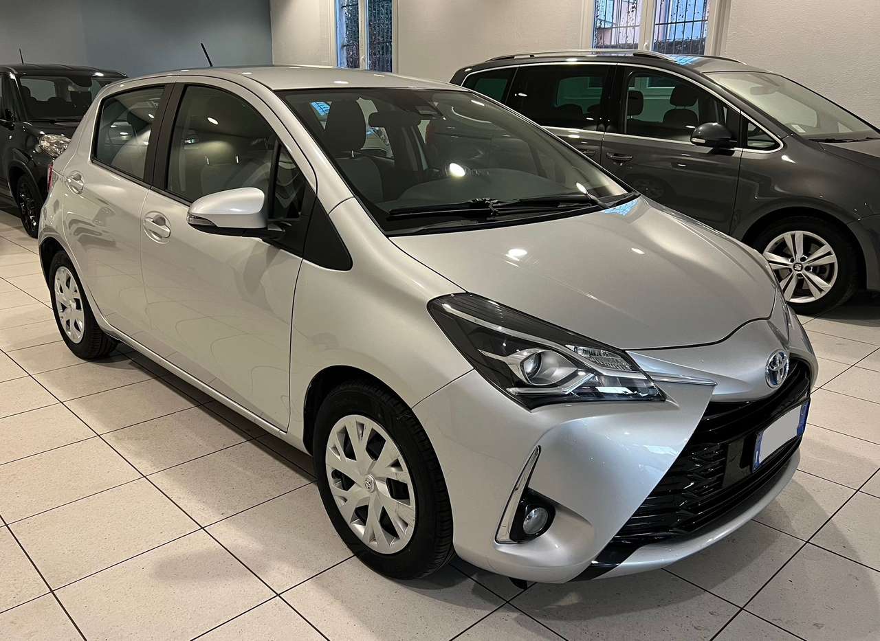 Toyota Yaris 1.5 Hybrid Business PREZZO REALE