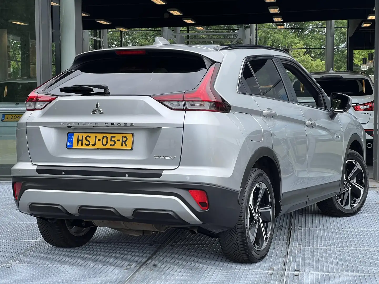 Mitsubishi Eclipse Cross 2.4 PHEV Intense+ | Achteruitrijcamera | Carplay | Grijs - 2