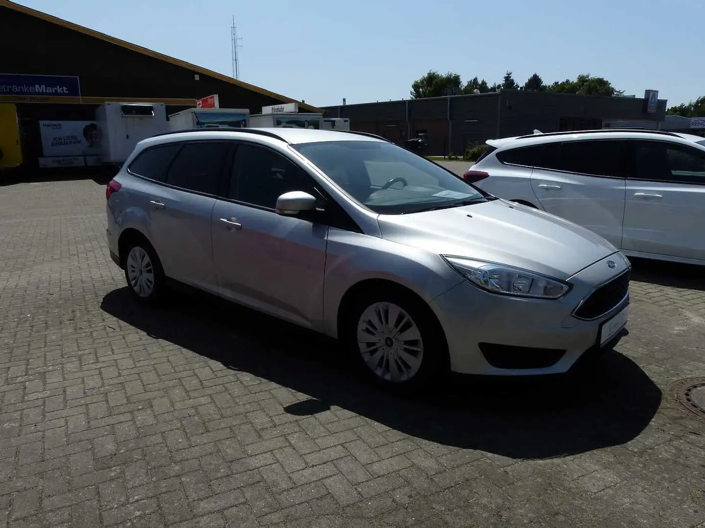 Ford Focus Turnier 1.0 EcoB. Aut. Trend AHK,Navi Silber - 2