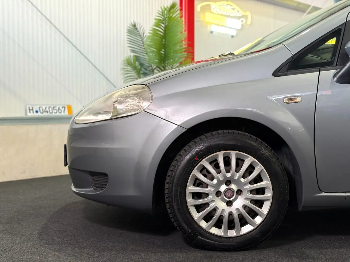 Fiat Grande Punto 1.4 8V Dynamic*KLIMA*TÜV*SERVICE Grau - 2