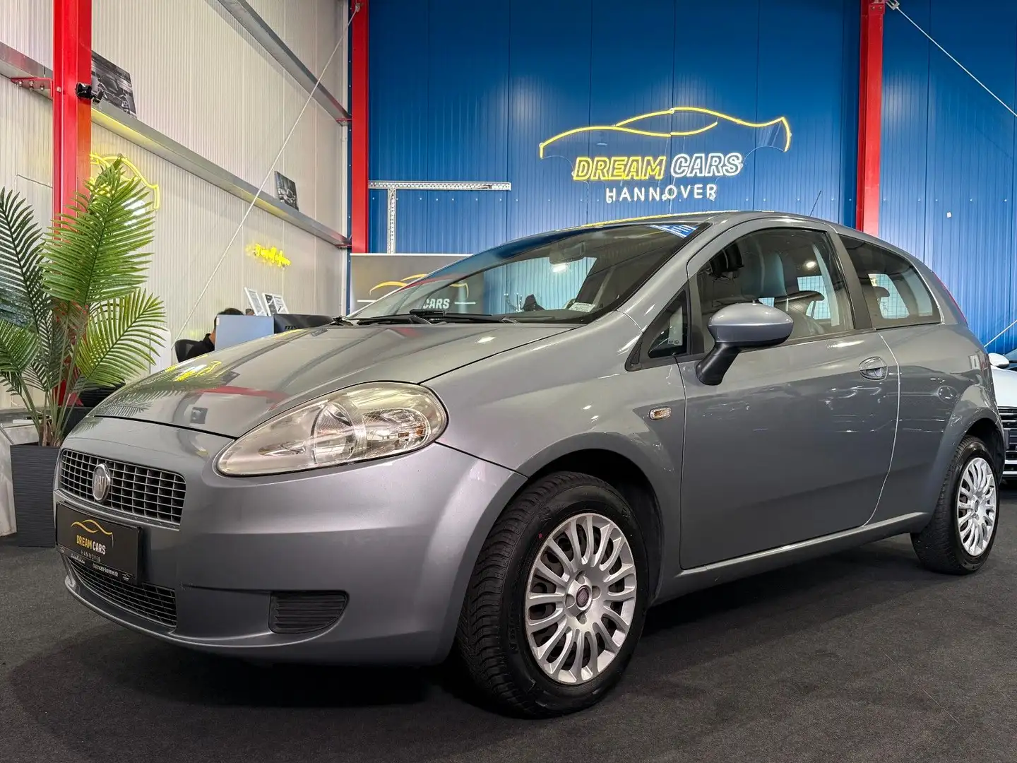 Fiat Grande Punto 1.4 8V Dynamic*KLIMA*TÜV*SERVICE Grau - 1