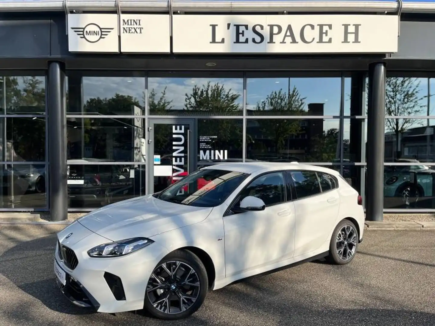 BMW 120 120A 170ch M Sport Design DKG7 Blanc - 1