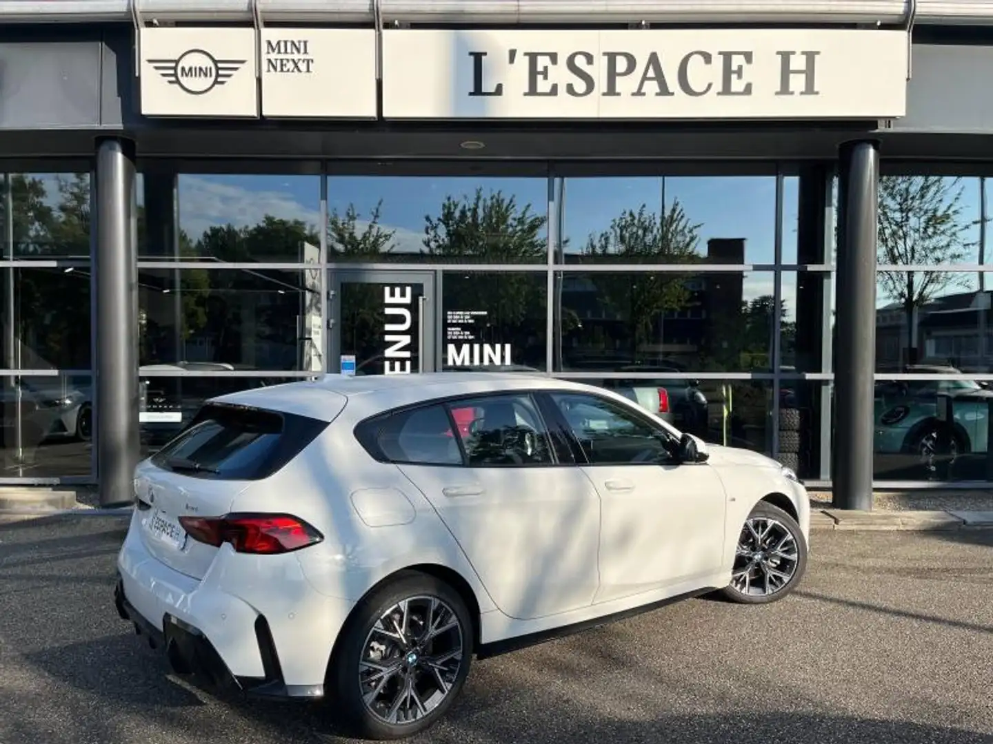 BMW 120 120A 170ch M Sport Design DKG7 Blanc - 2