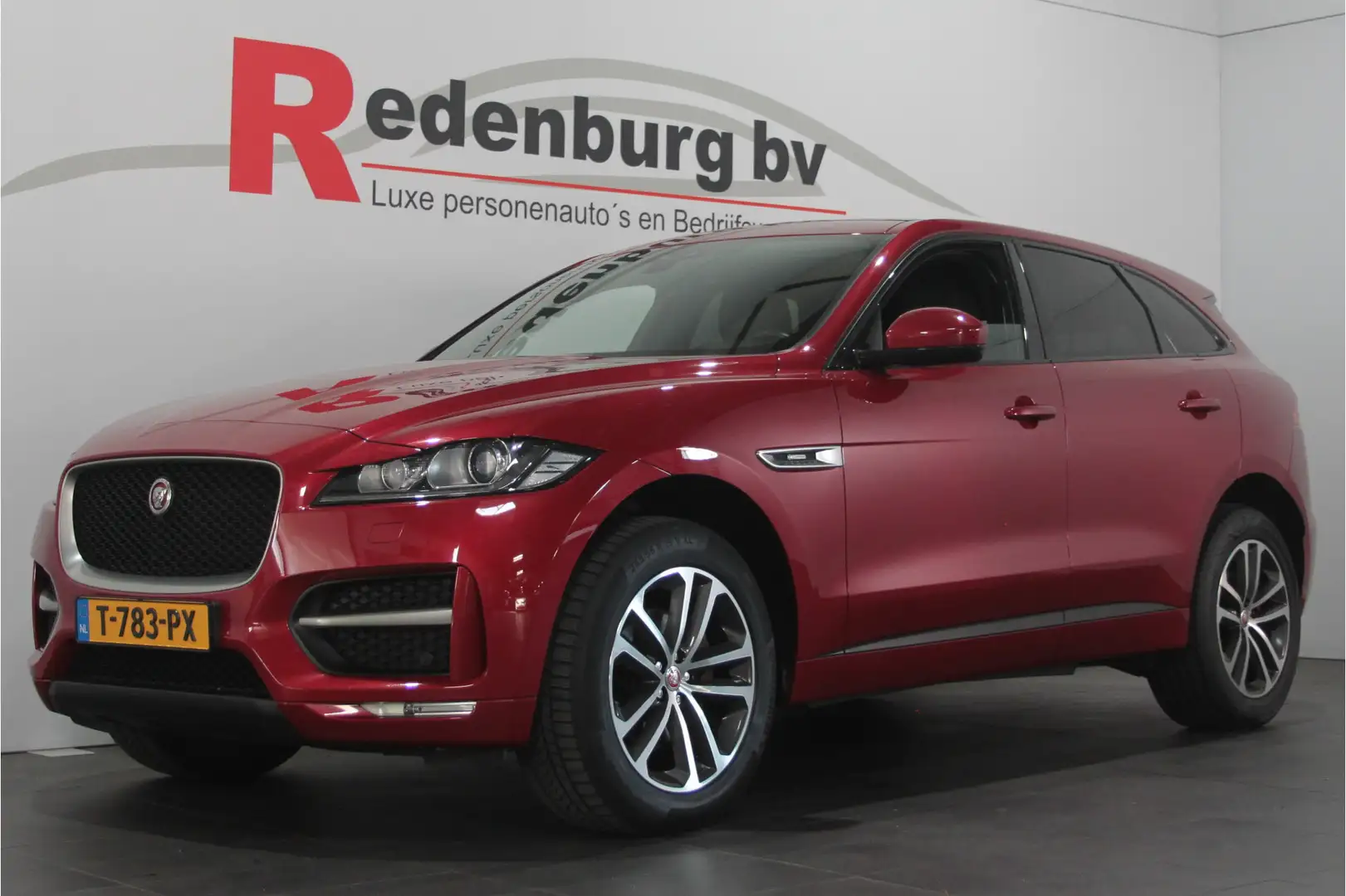 Jaguar F-Pace 2.0 Portfolio AWD 25t - Pano / Navi / Camera / Zwa Rood - 1