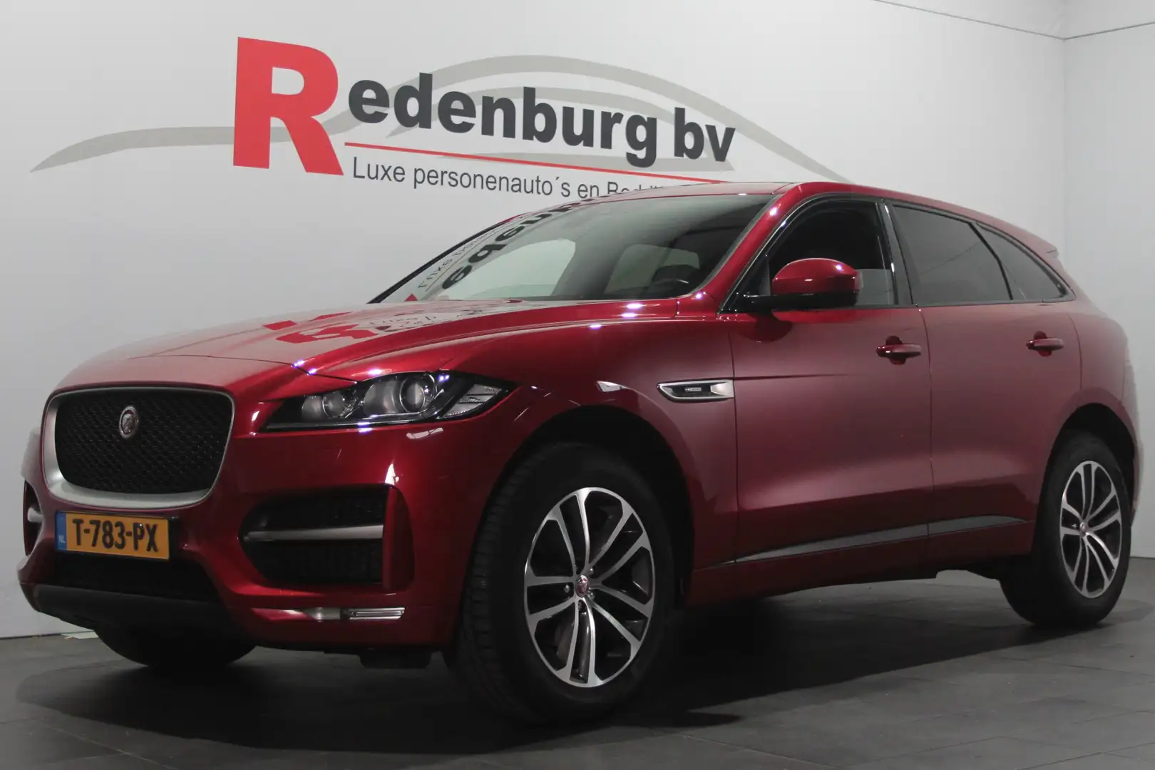 Jaguar F-Pace 2.0 Portfolio AWD 25t - Pano / Navi / Camera / Led Rood - 1