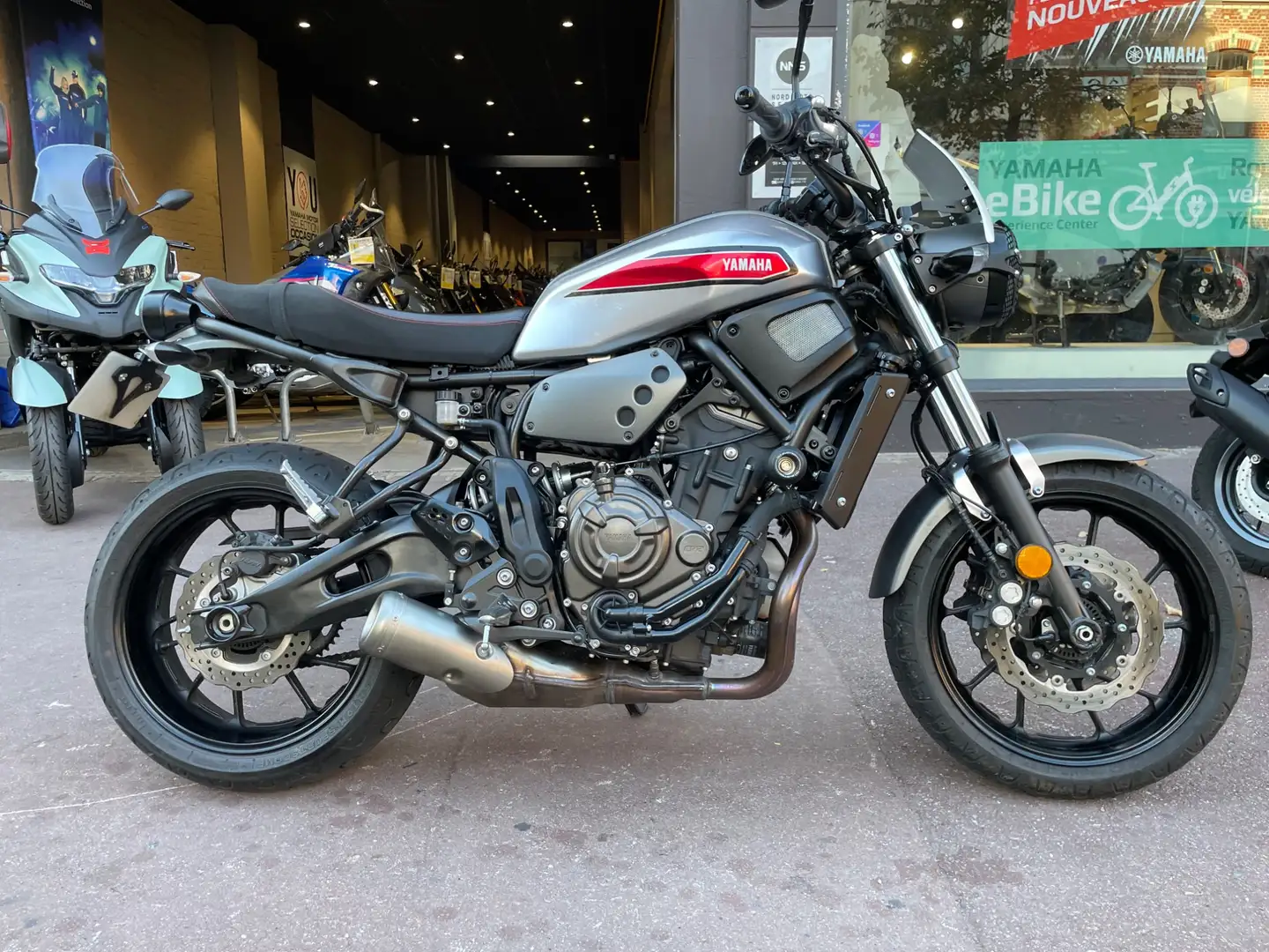 Yamaha XSR 700 Grau - 1