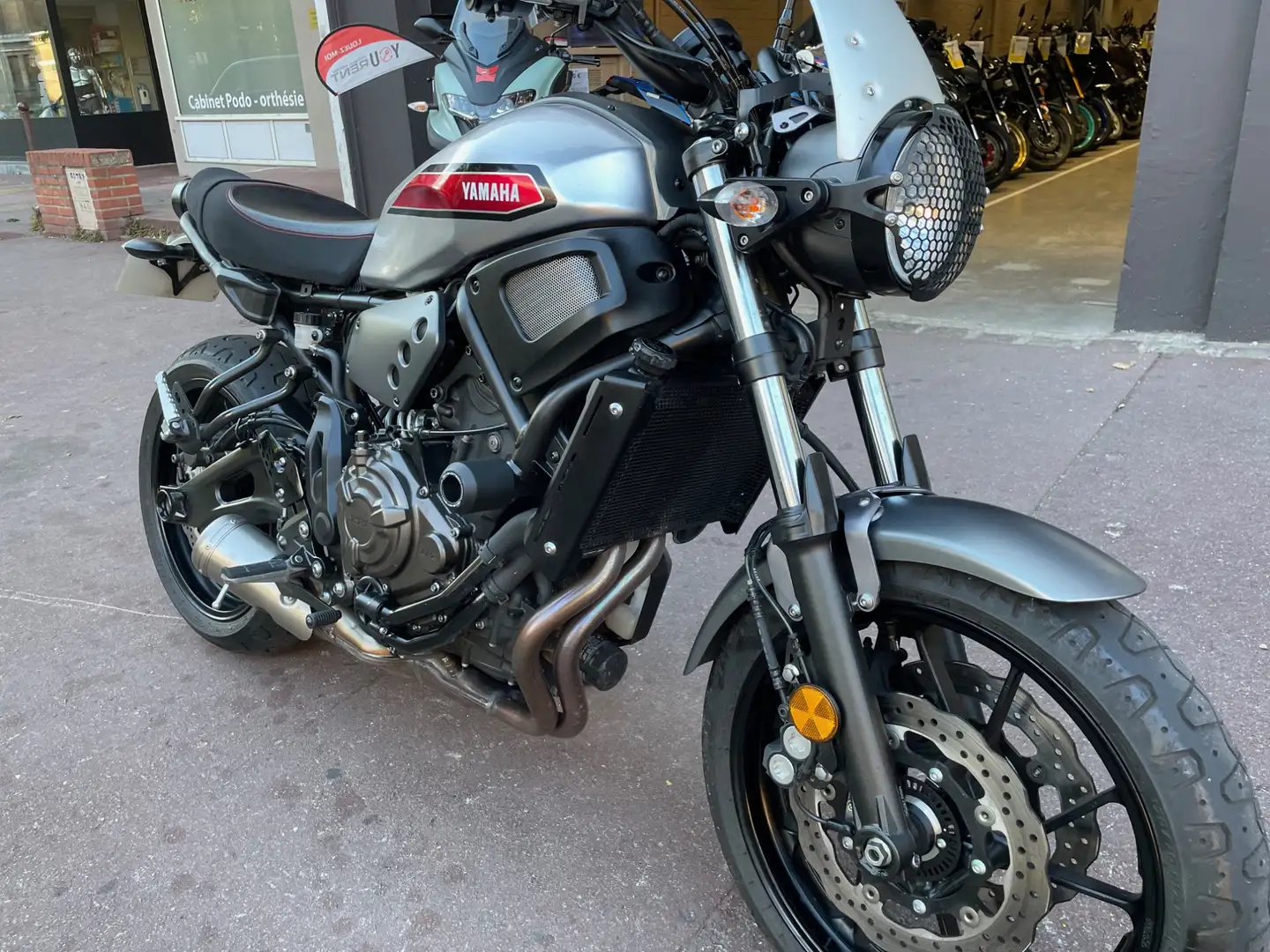 Yamaha XSR 700 Grau - 2