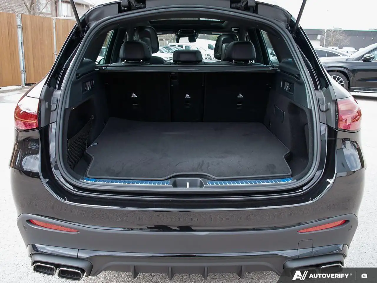 Mercedes-Benz GLC снимка Mercedes-Benz GLC