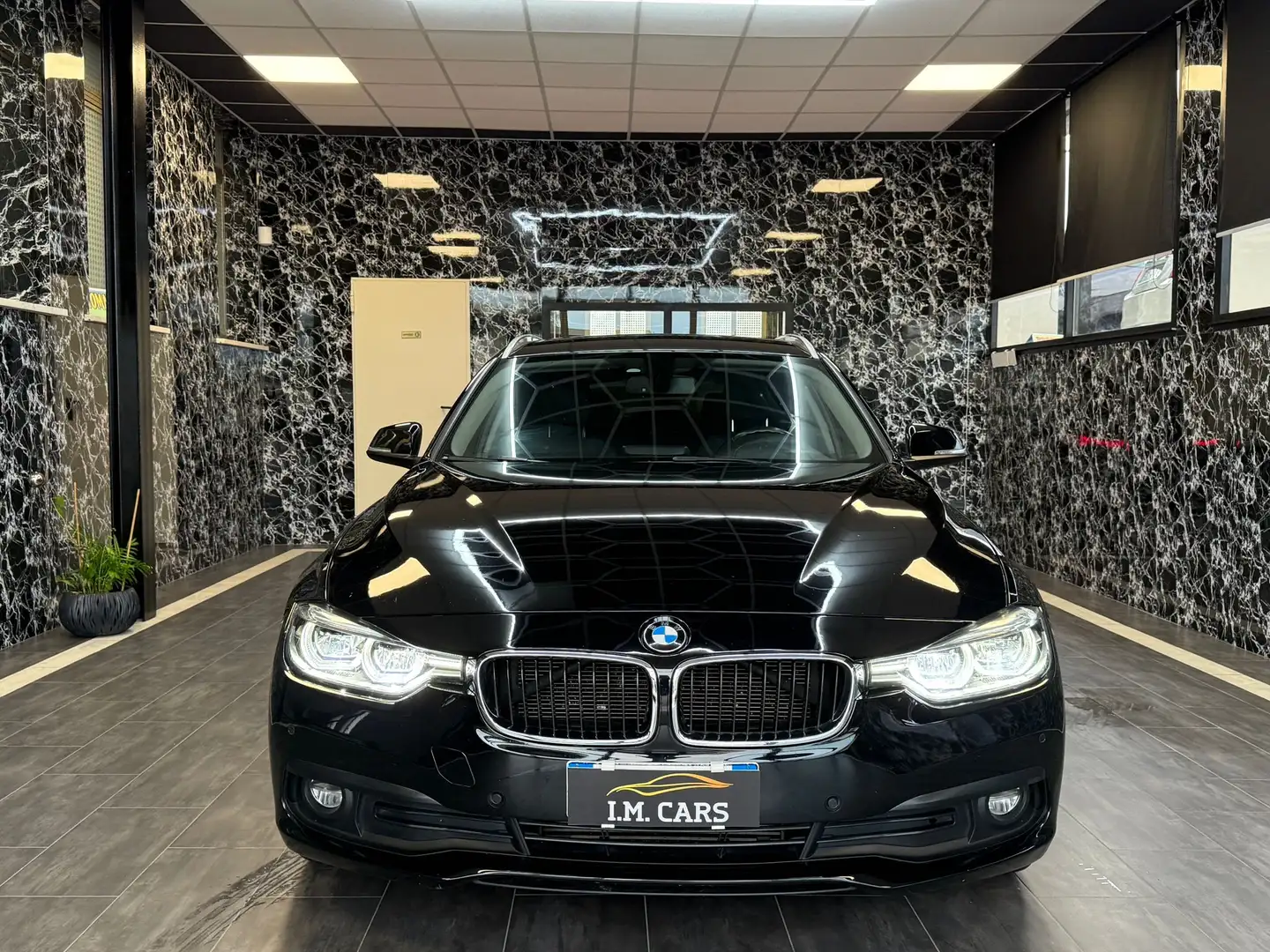 BMW 318 d Touring Sport Auto Noir - 2
