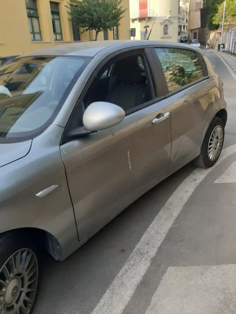 Alfa Romeo 147 147 5p 1.6 ts 16v BlackLine 105cv Gris - 2