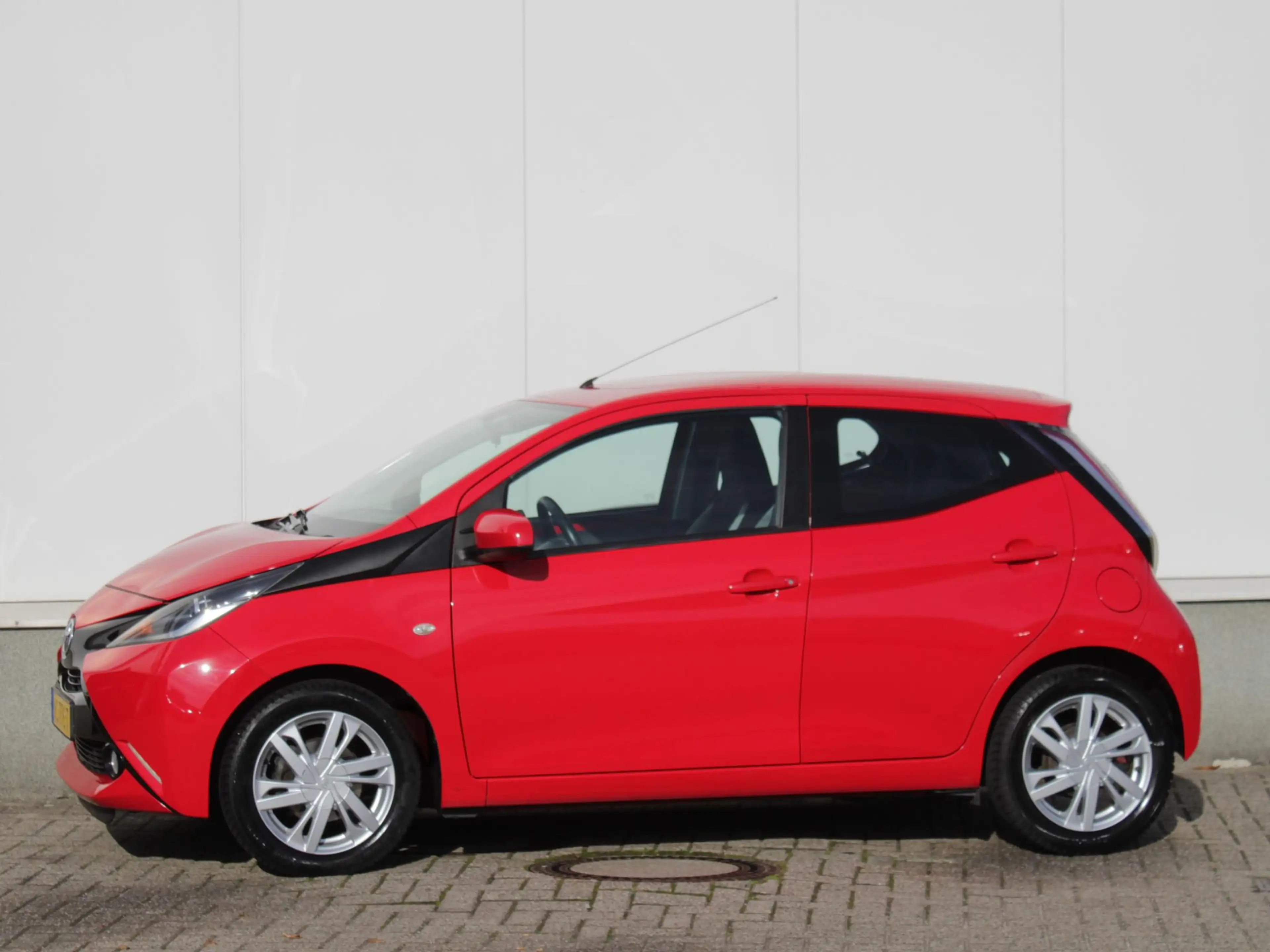 Toyota Aygo 1.0 VVT-i x-play | Airco | Camera | Lm-Velgen — photo 2