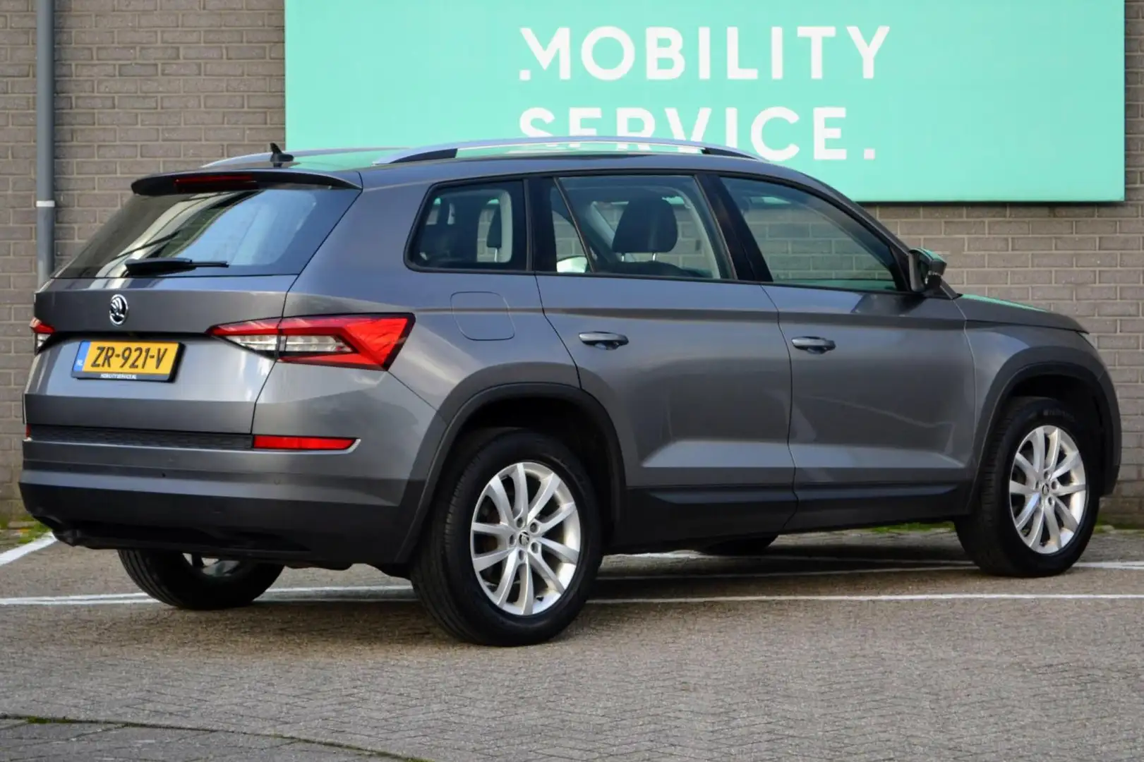 Skoda Kodiaq 1.5 TSI Business Ed. ACC CarPlay LED AUT Clima Nav Grijs - 2