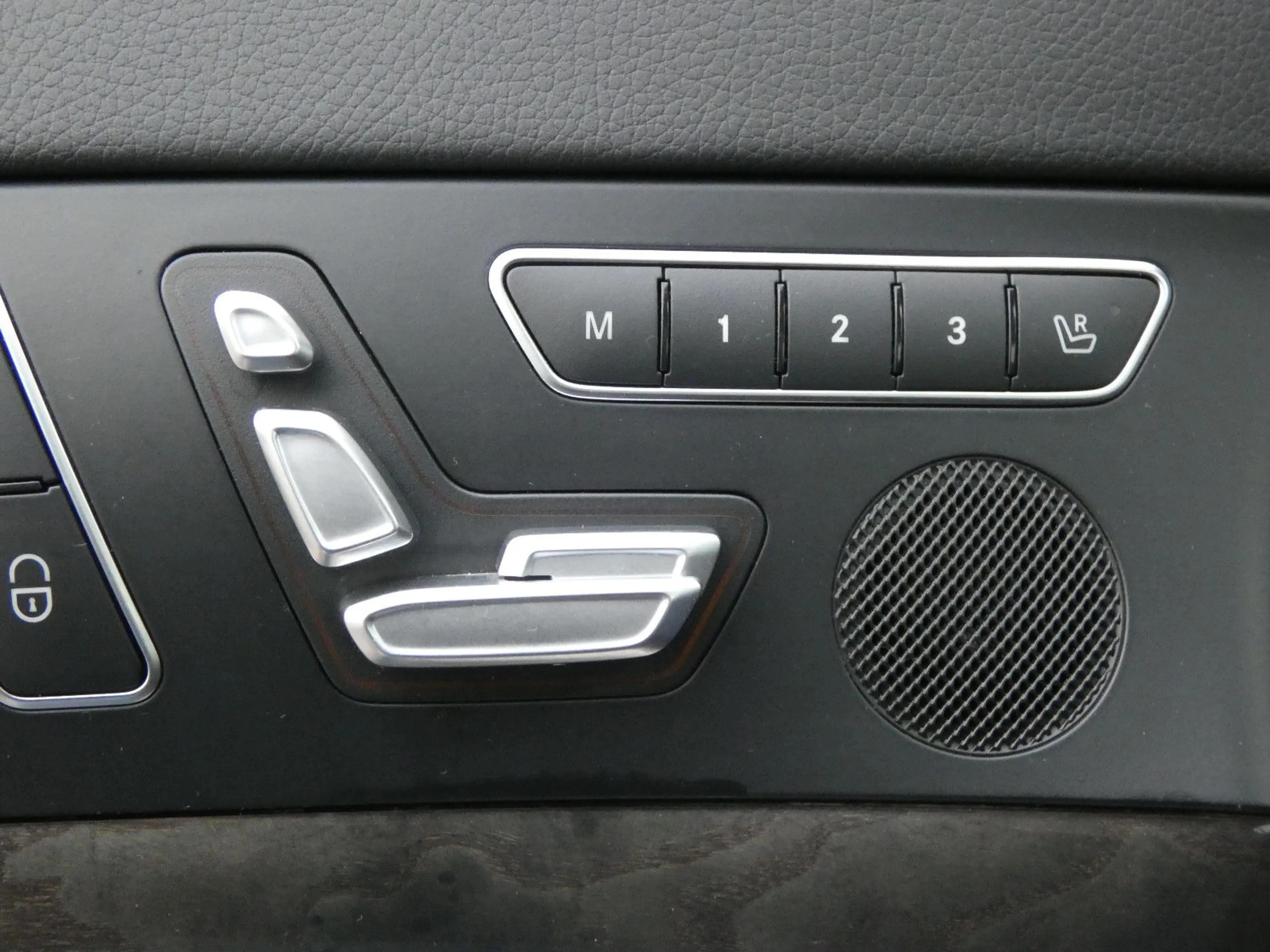 Mercedes-Benz SL 400 AMG-Line 1-Hand SAGA Deutsches Fahrzeug — photo 16