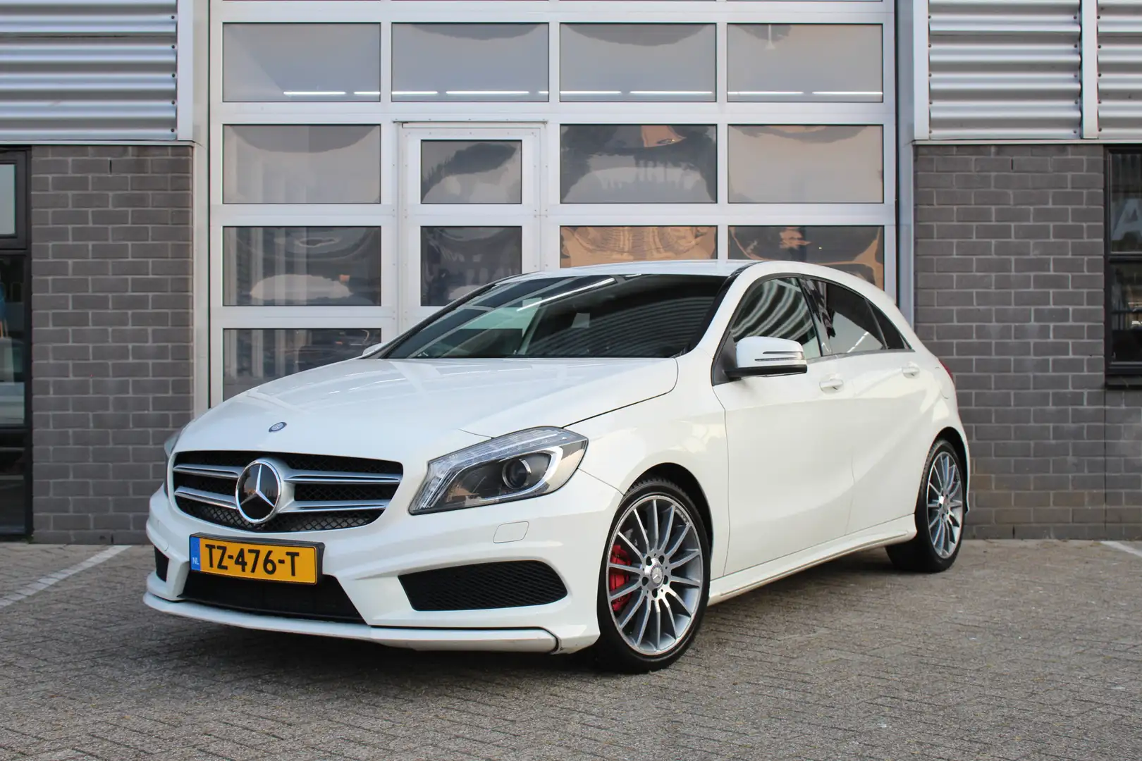 Mercedes-Benz A 180 Ambition / AMG Pakket / Camera / Xenon Blanc - 1