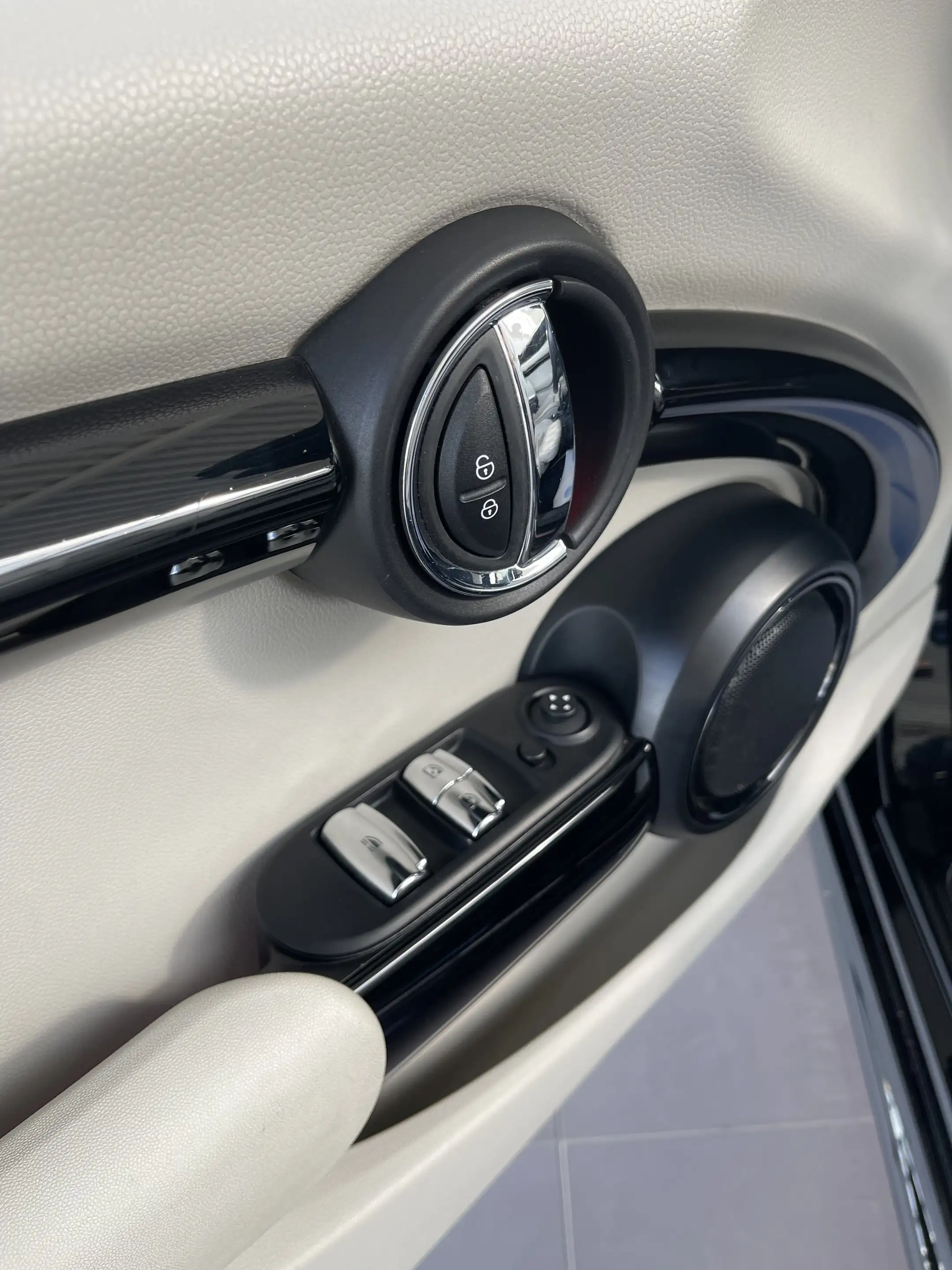 MINI Cooper S Cabrio 2.0iA *** GARANTIE + PACK JCW + LED + GPS + CUIR *** — photo 15