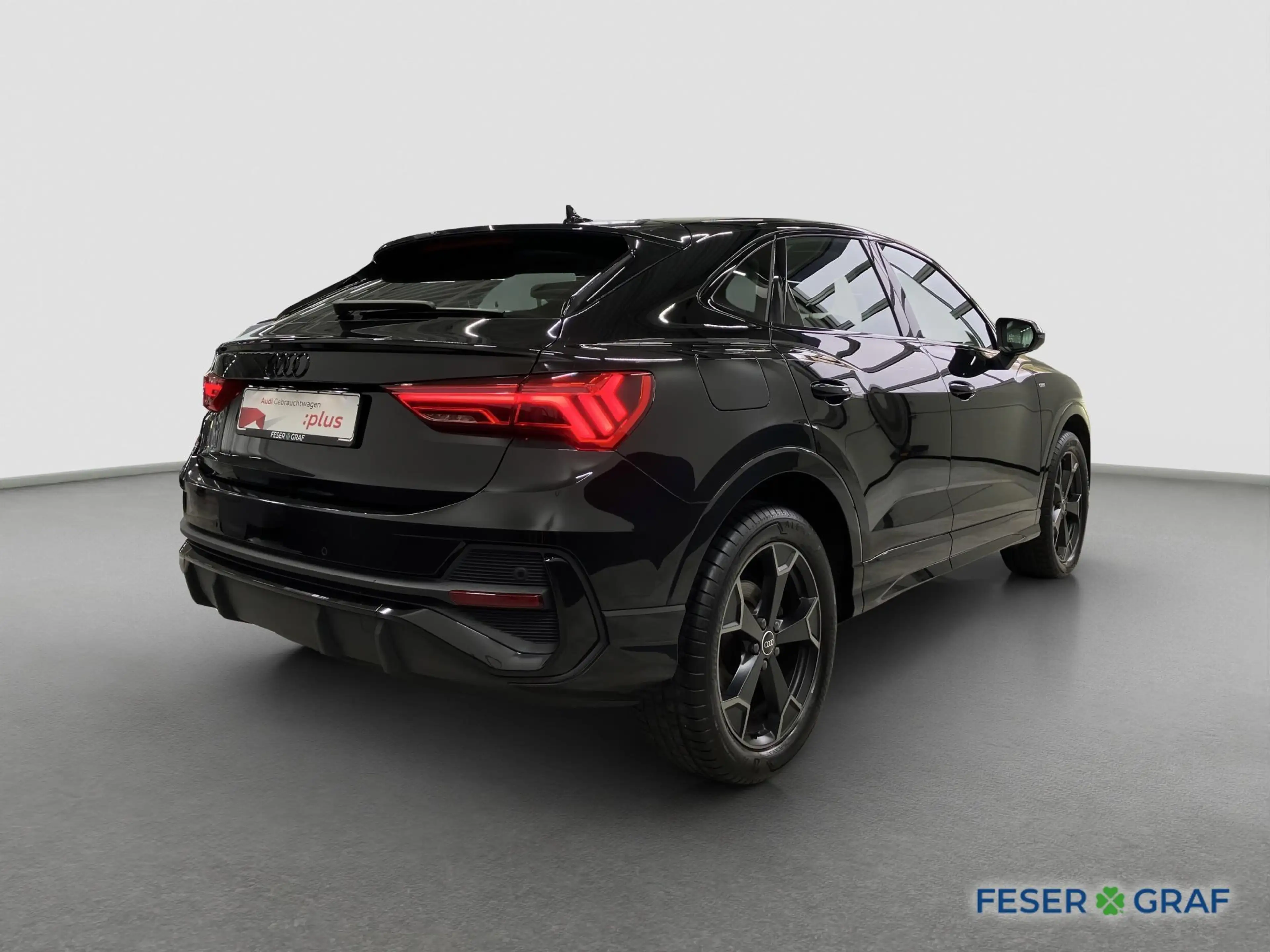 Audi Q3 Sportback S line 35 TFSI AHK Matrix Navi PDC+ — photo 3