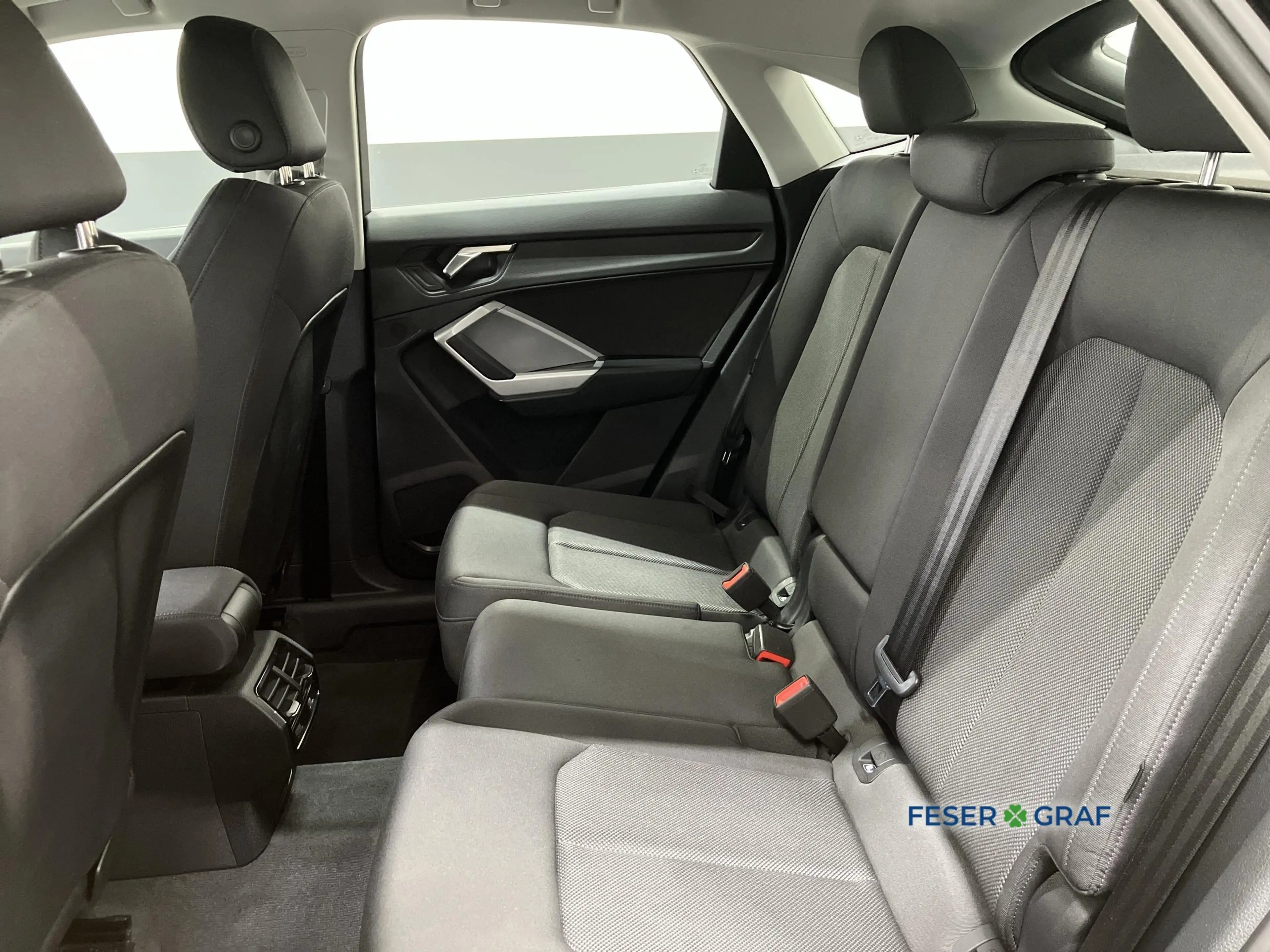Audi Q3 Sportback S line 35 TFSI AHK Matrix Navi PDC+ — photo 9