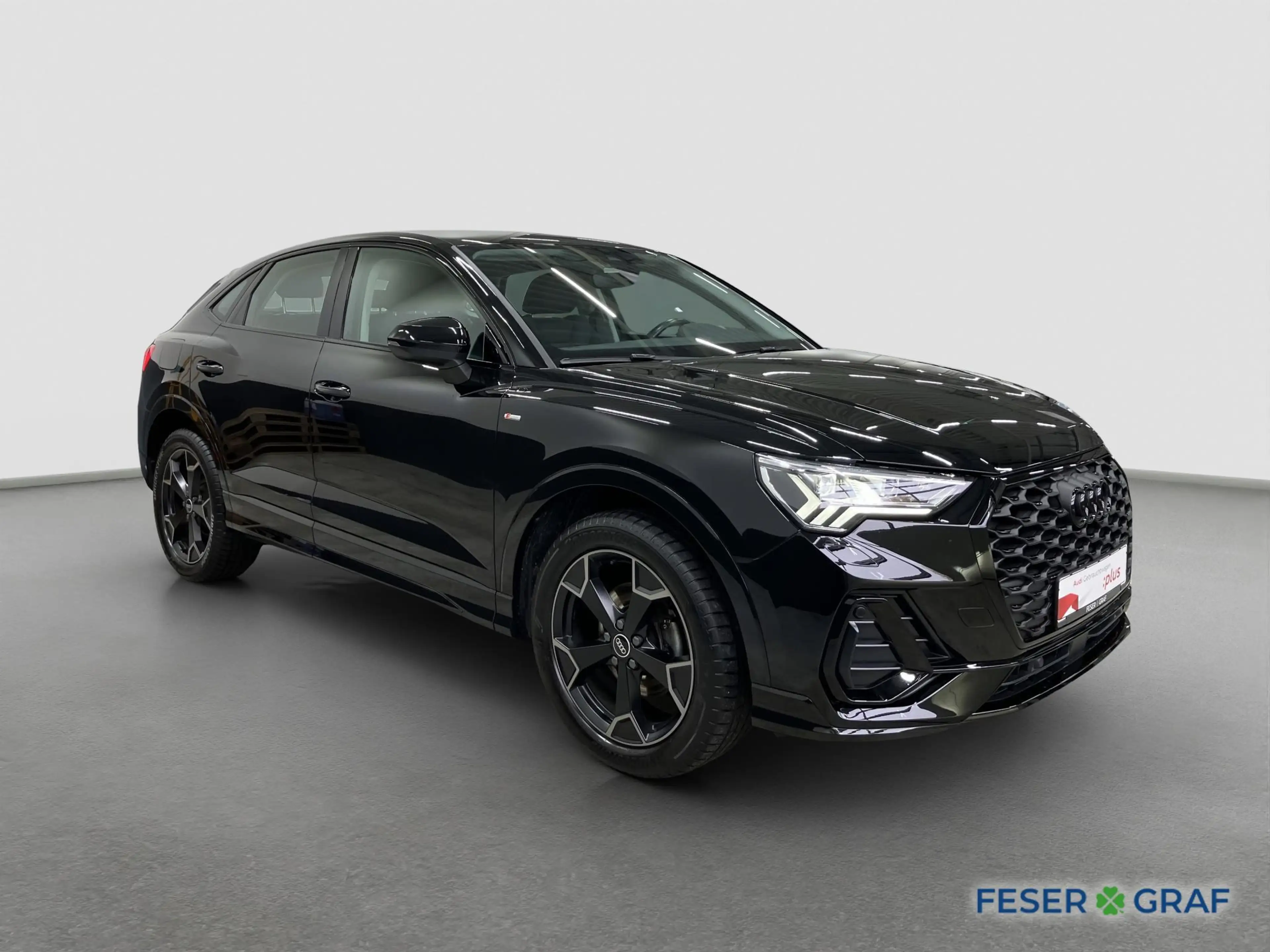 Audi Q3 Sportback S line 35 TFSI AHK Matrix Navi PDC+ — photo 2