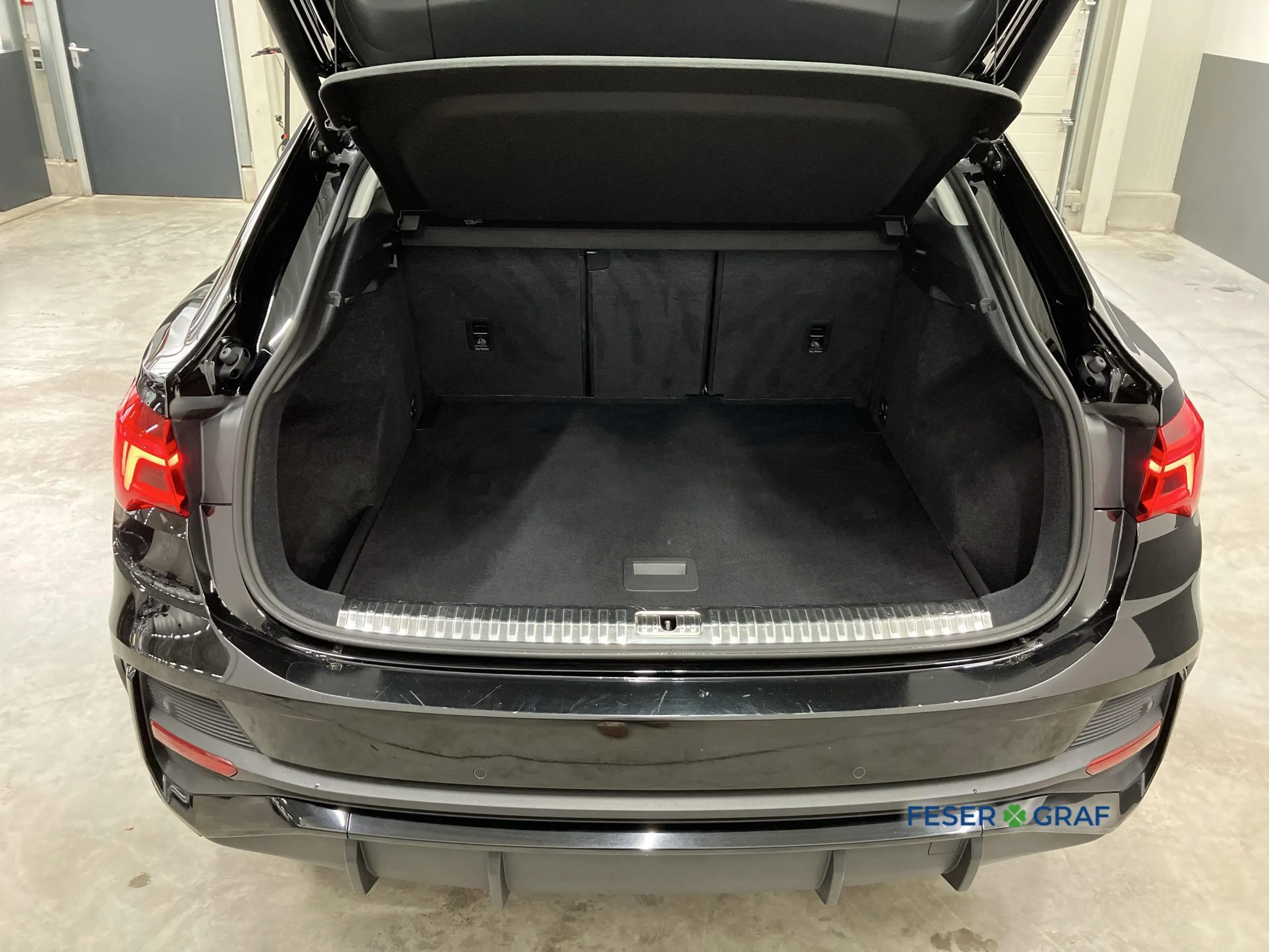 Audi Q3 Sportback S line 35 TFSI AHK Matrix Navi PDC+ — photo 10