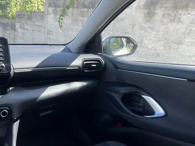 Toyota Yaris view 10