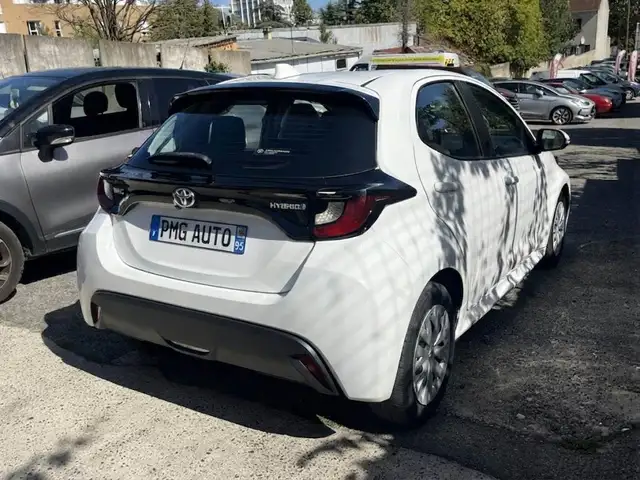 Toyota Yaris view 4