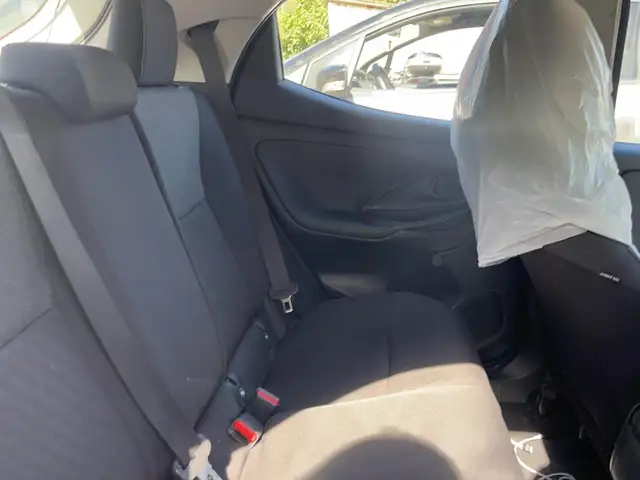 Toyota Yaris view 15