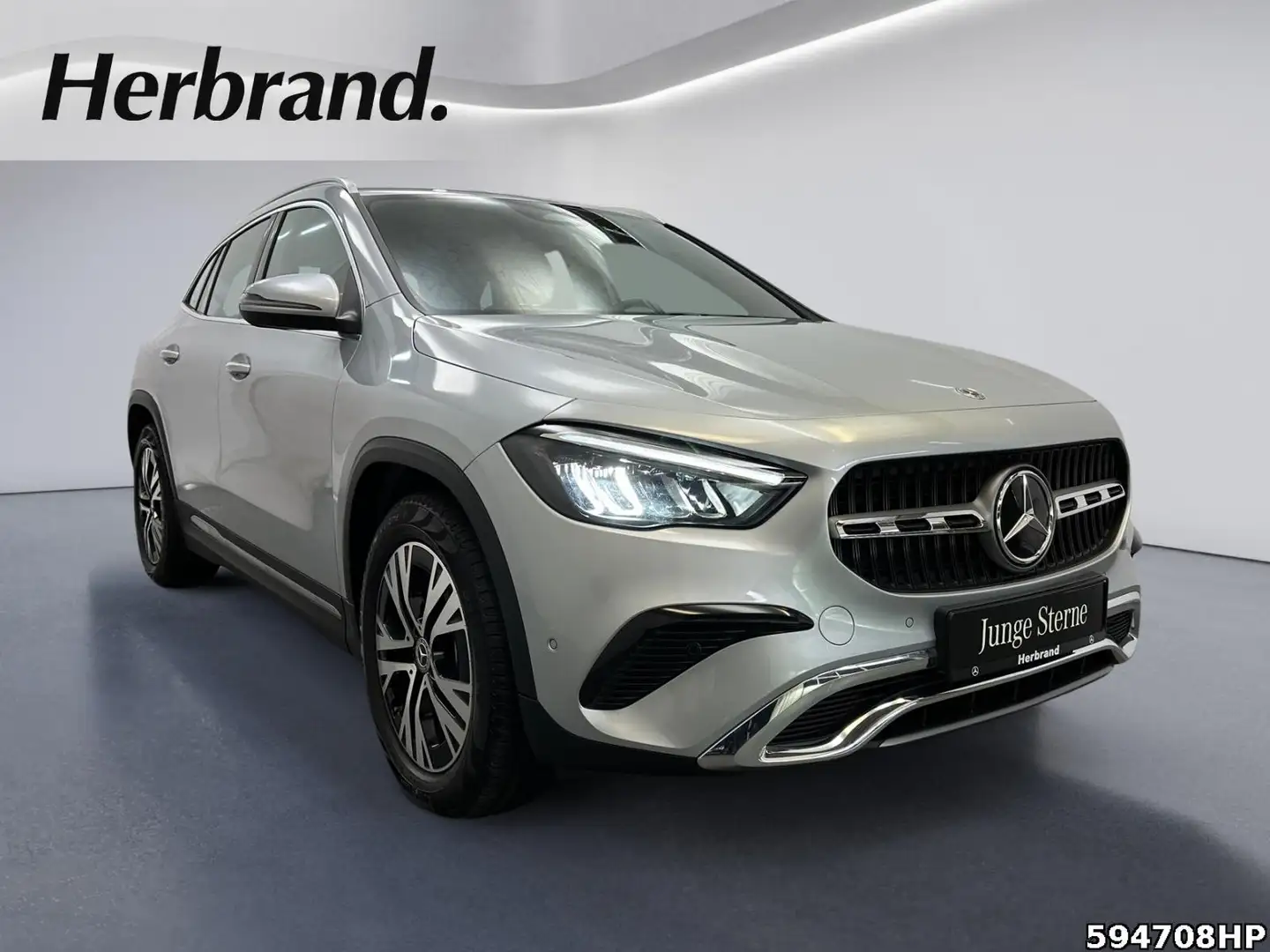 Mercedes-Benz GLA 200 d Progressive LED AHK Kamera DISTRONIC Silber - 2