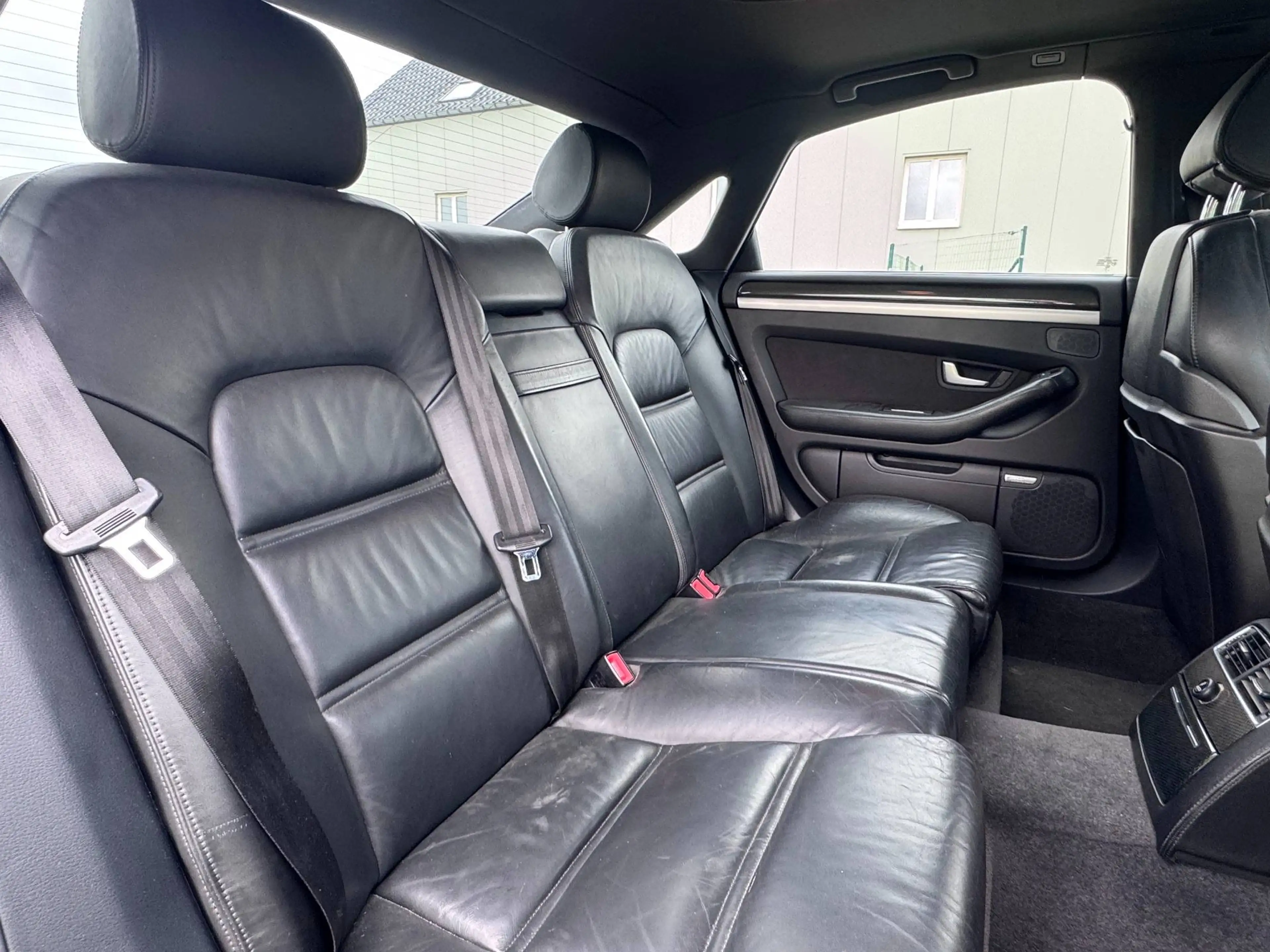 Audi S8 S8 5.2i V10 40v FSI S8 Quattro Tiptronic D3 Daytona Bose Sun Roof NEW ENGINE — photo 10