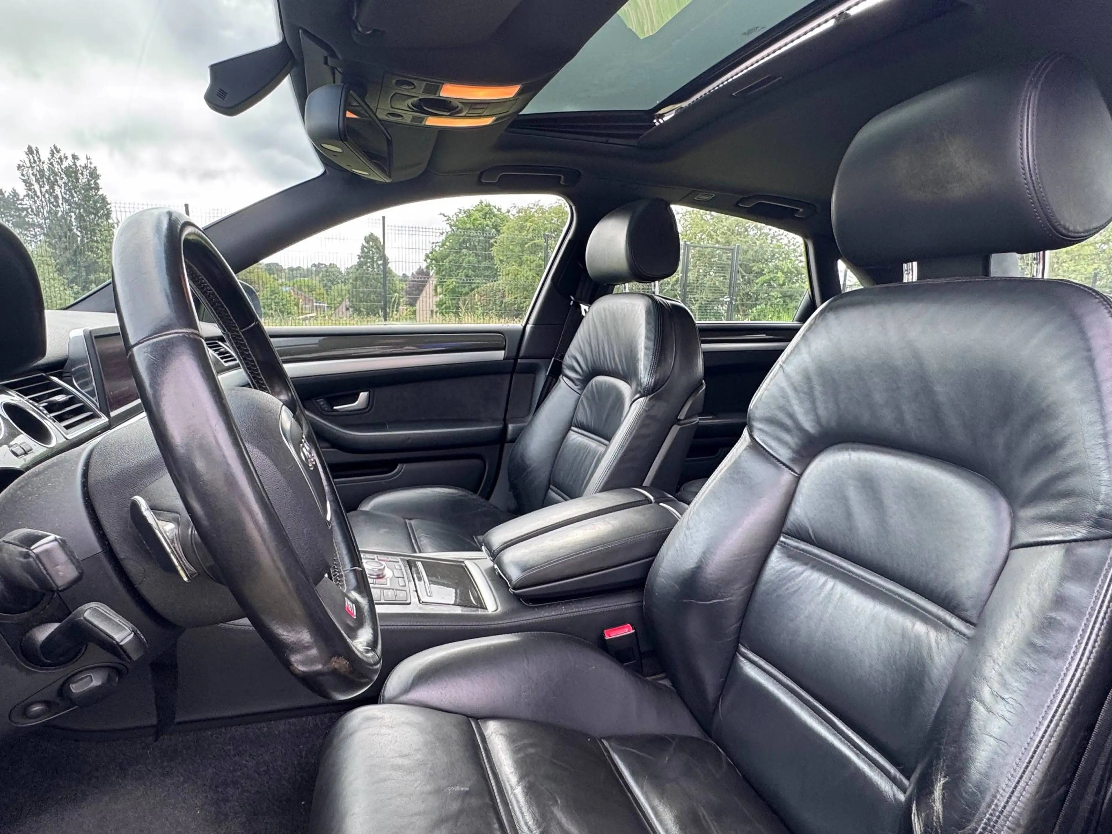 Audi S8 S8 5.2i V10 40v FSI S8 Quattro Tiptronic D3 Daytona Bose Sun Roof NEW ENGINE — photo 7