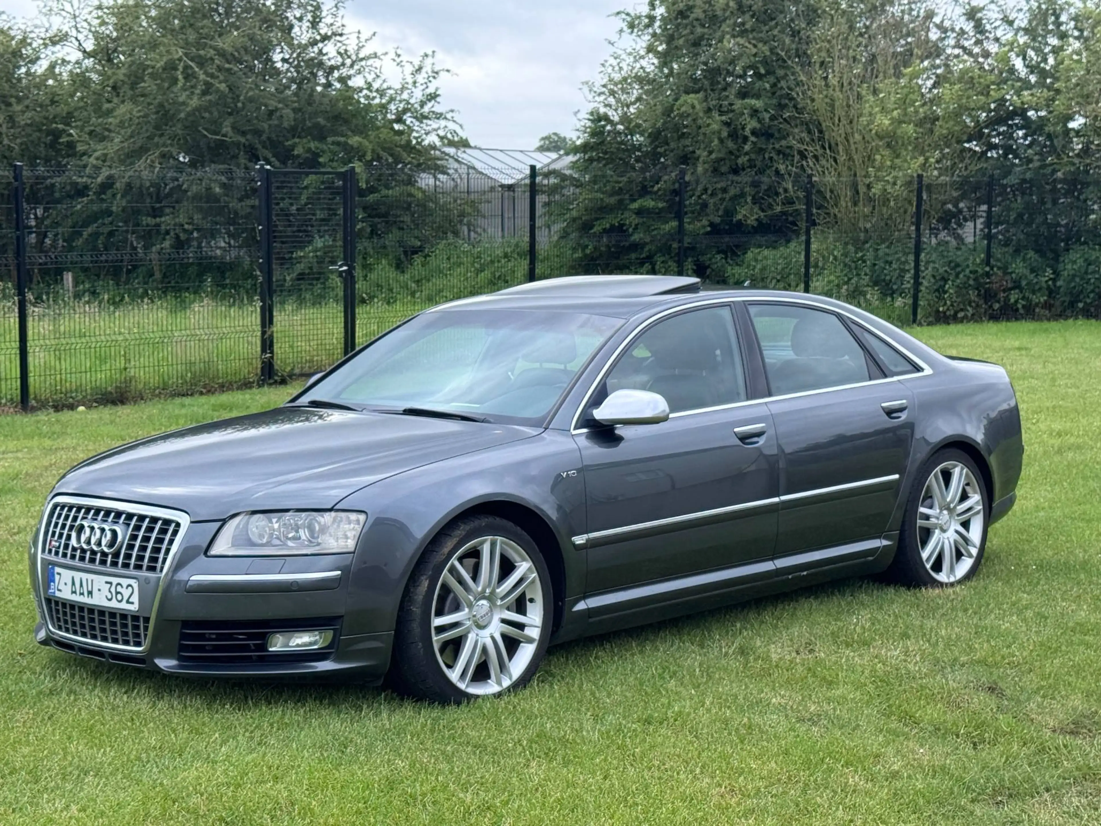 Audi S8 S8 5.2i V10 40v FSI S8 Quattro Tiptronic D3 Daytona Bose Sun Roof NEW ENGINE — photo 3