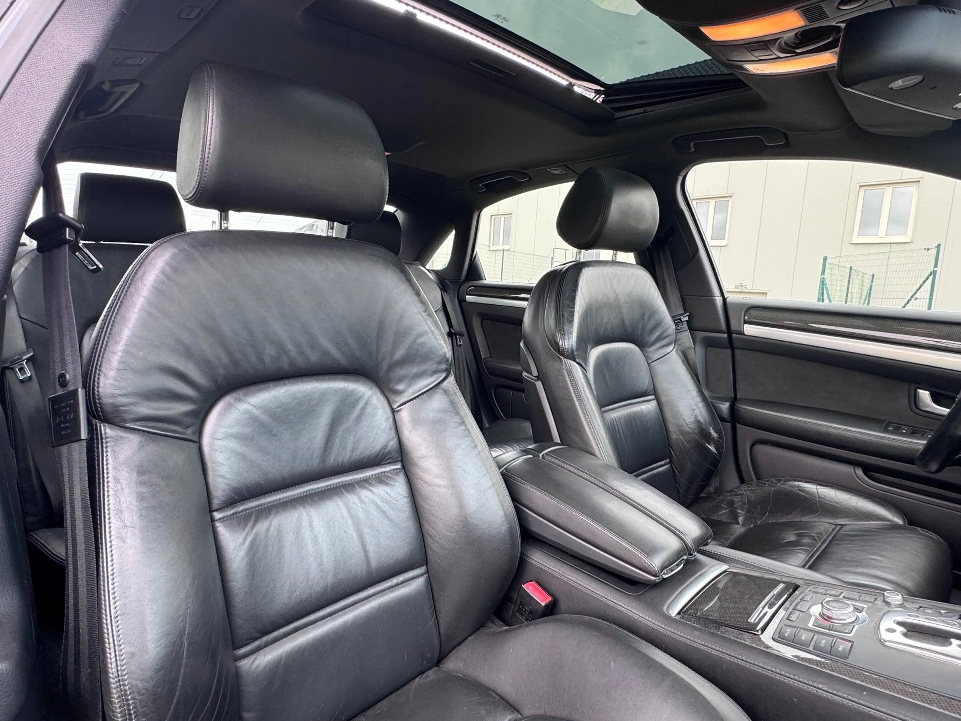 Audi S8 S8 5.2i V10 40v FSI S8 Quattro Tiptronic D3 Daytona Bose Sun Roof NEW ENGINE — photo 9
