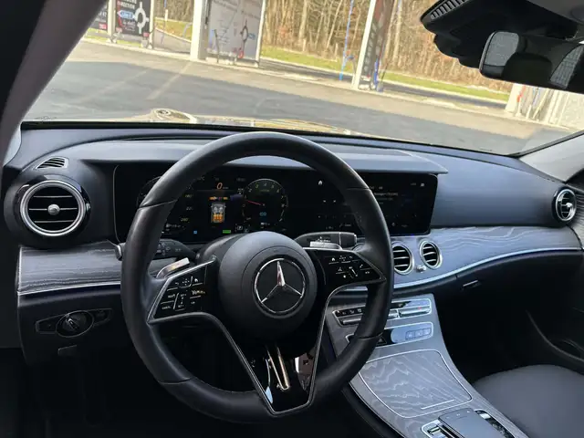 Mercedes-Benz 300 view 5