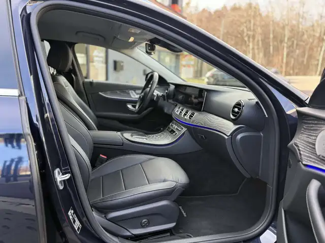 Mercedes-Benz 300 view 12