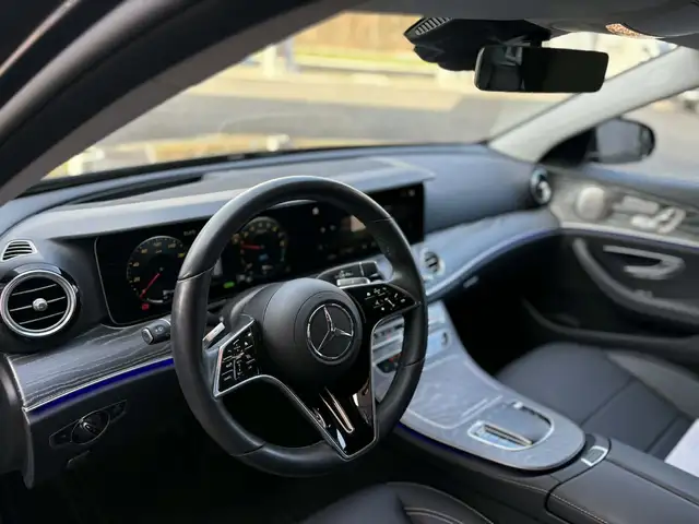 Mercedes-Benz 300 view 10
