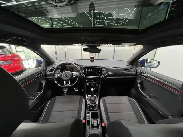 Volkswagen T-Roc view 15
