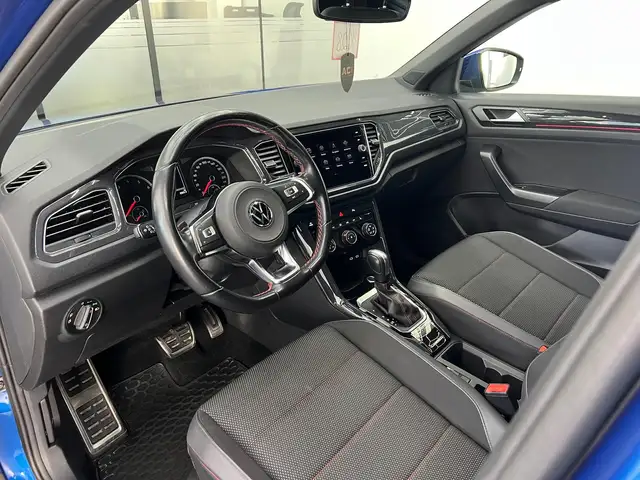 Volkswagen T-Roc view 11