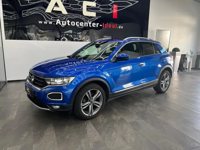 Volkswagen T-Roc view 3
