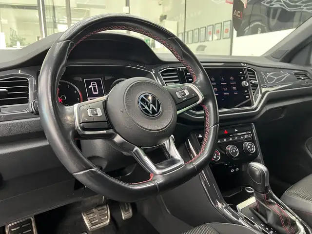 Volkswagen T-Roc view 12
