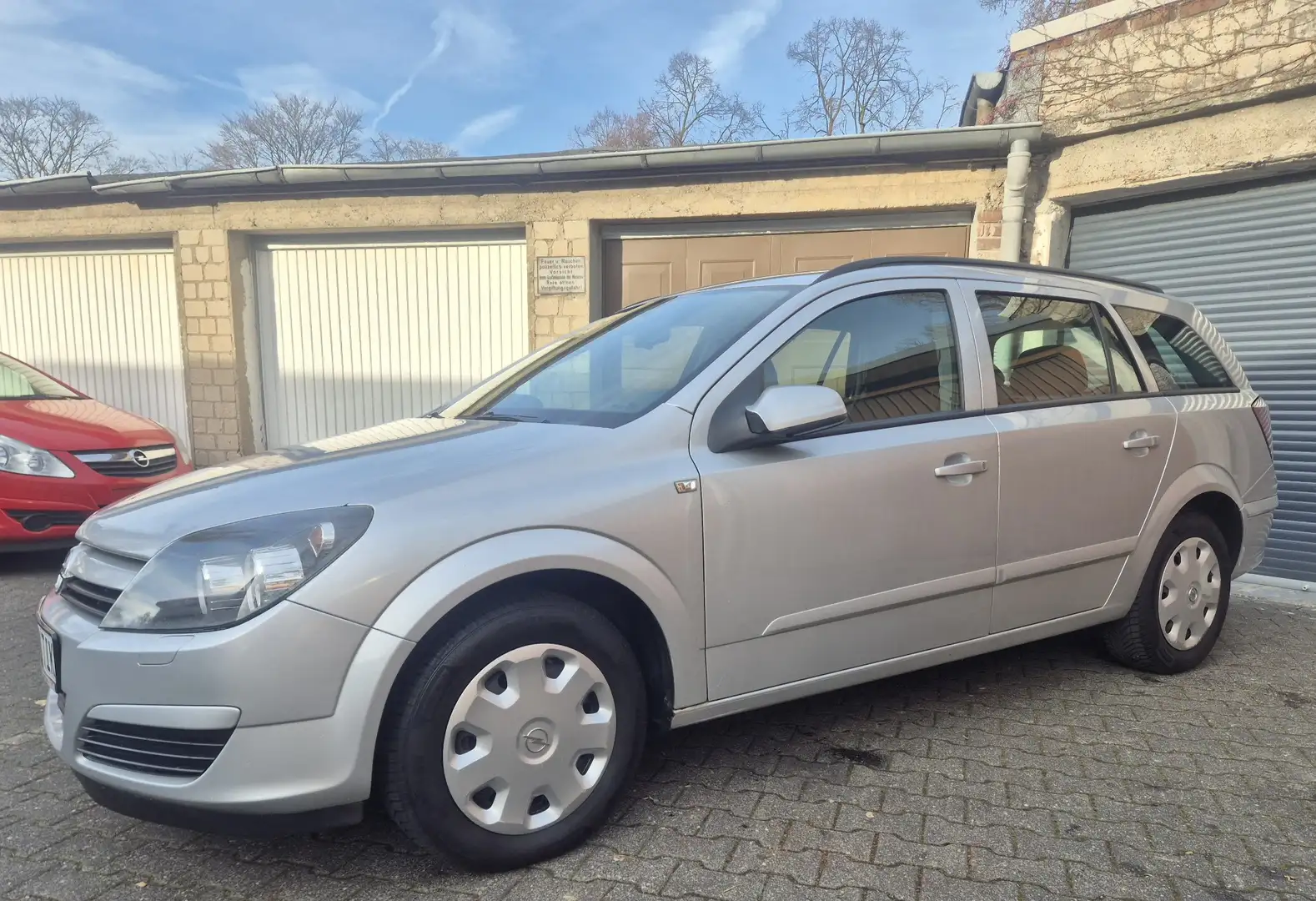 Opel Astra Astra Caravan 1.8 Caravan Automatik Edition Silber - 2