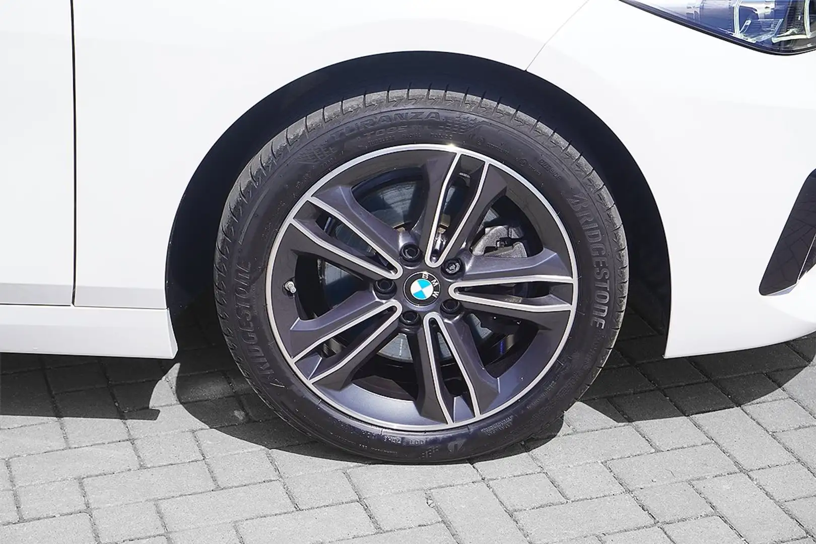 BMW 218 i Gran Coupé Sport Line Automatik Head-Up HiFi DAB Blanc - 2