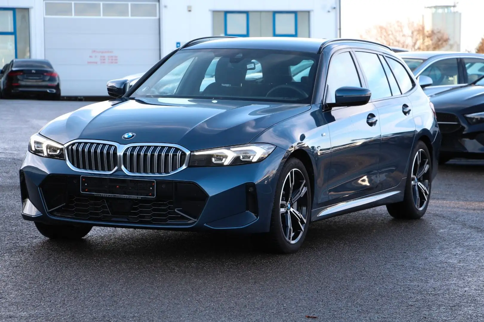 BMW 330 i xDrive Touring ACC*WIDESCREEN*LED M Sport Blau - 1