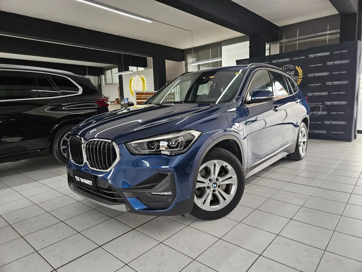 BMW X1 xdrive25e Business Advantage auto - IVA ESPOSTA Blauw - 1